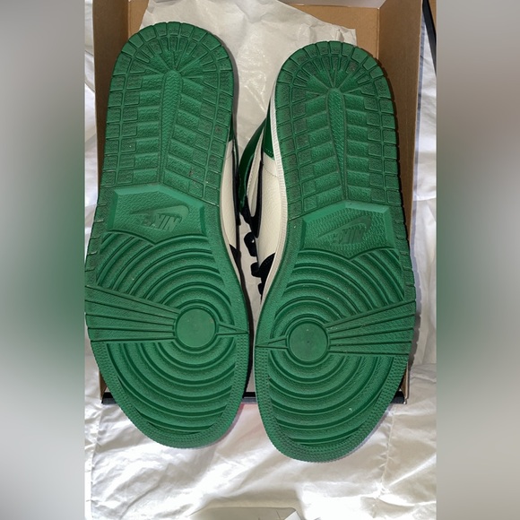Air Jordan “Pine Green” 1s - Picture 7 of 8
